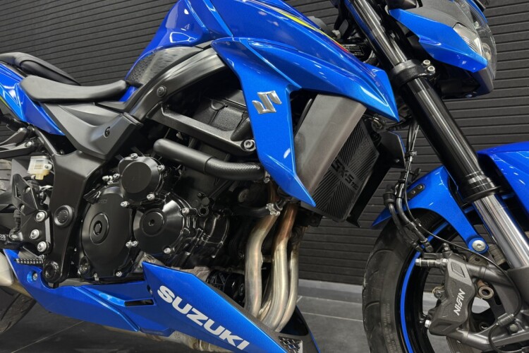 SUZUKI GSX-S750
