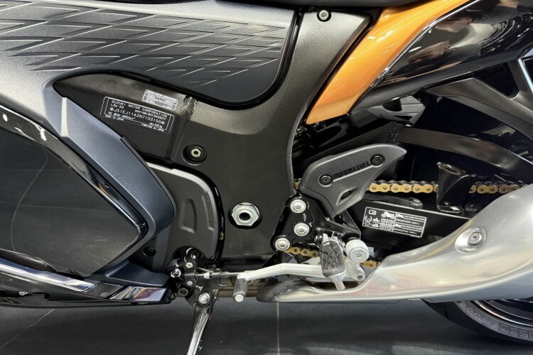 SUZUKI GSX1300R HAYABUSA