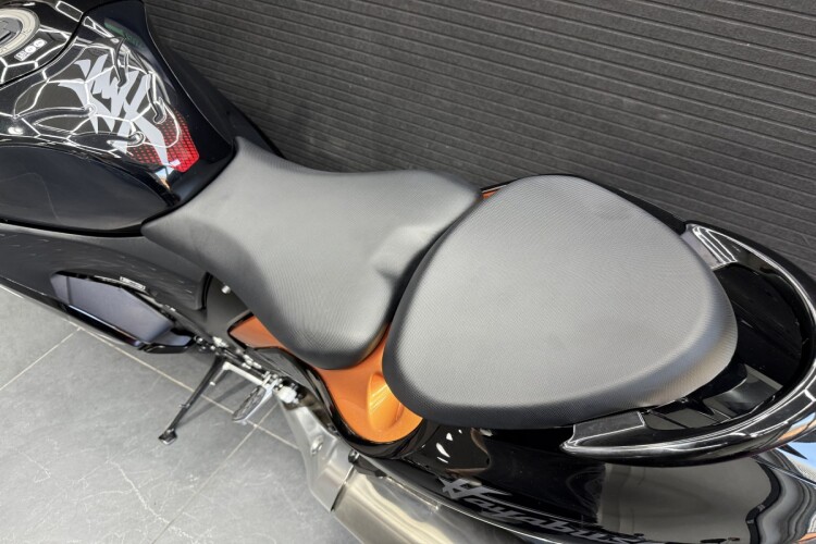 SUZUKI GSX1300R HAYABUSA