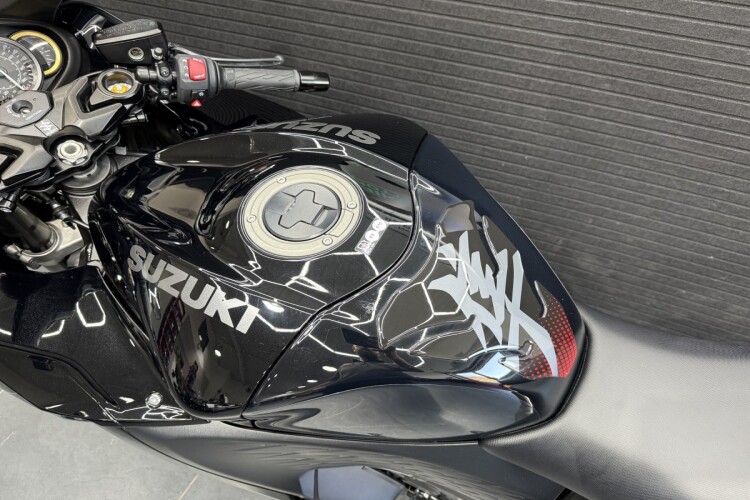 SUZUKI GSX1300R HAYABUSA