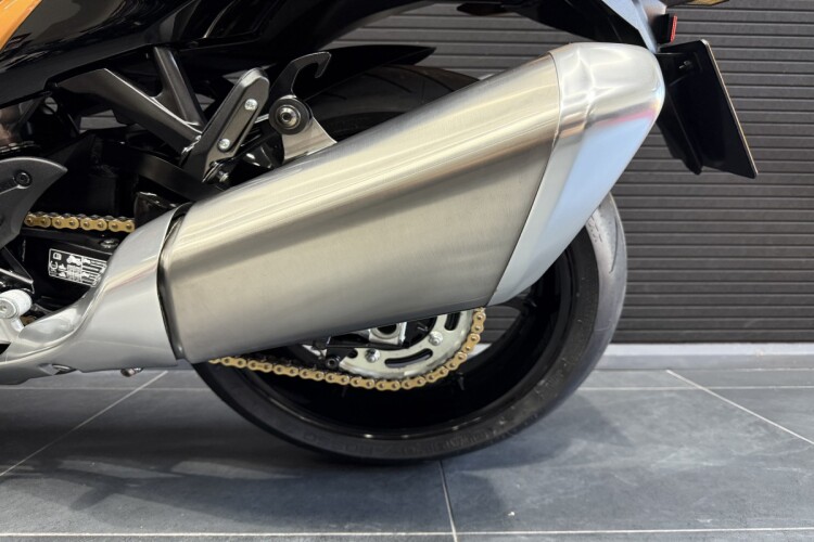 SUZUKI GSX1300R HAYABUSA