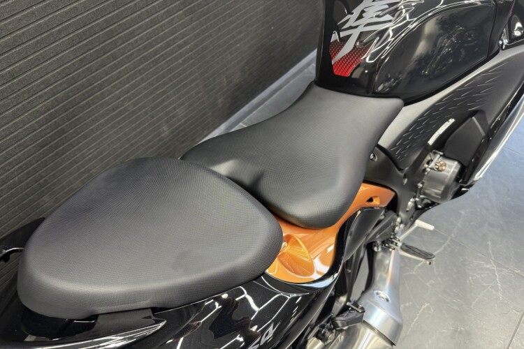 SUZUKI GSX1300R HAYABUSA