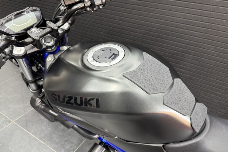 SUZUKI SV650