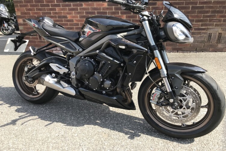 TRIUMPH STREET TRIPLE 765
