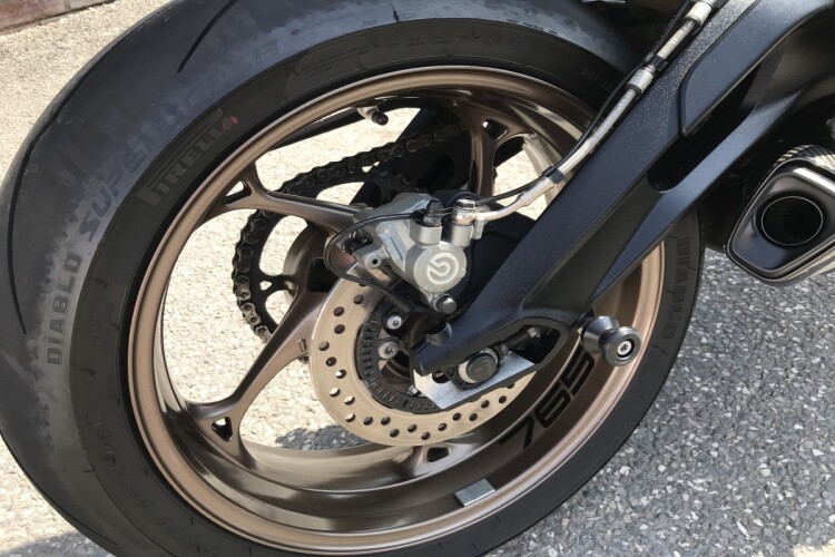 TRIUMPH STREET TRIPLE 765