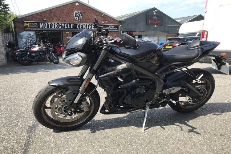 TRIUMPH STREET TRIPLE 765