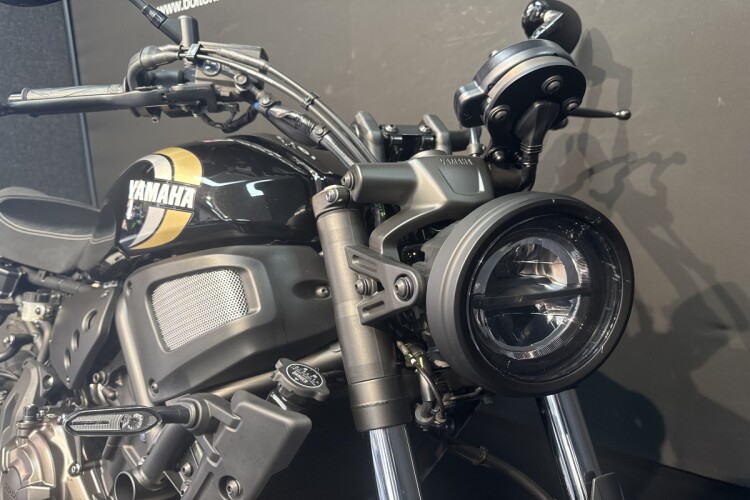 YAMAHA XSR700