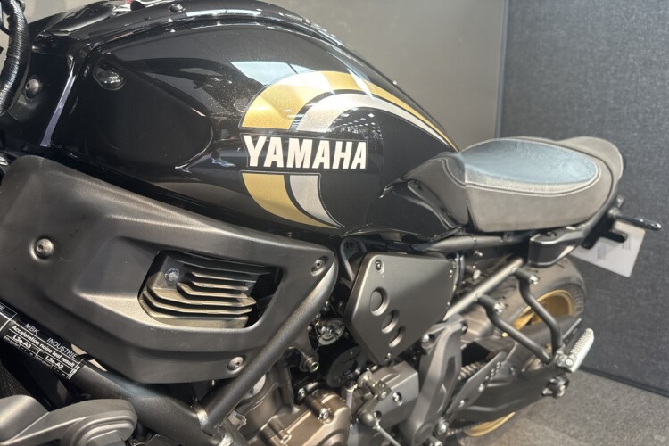 YAMAHA XSR700