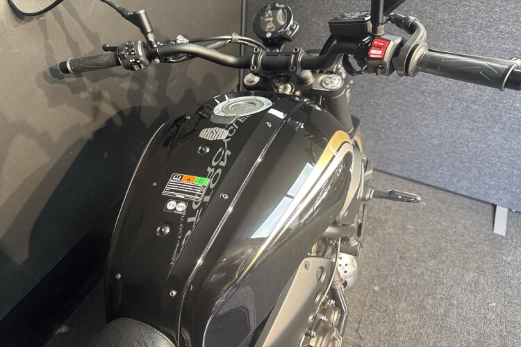 YAMAHA XSR700