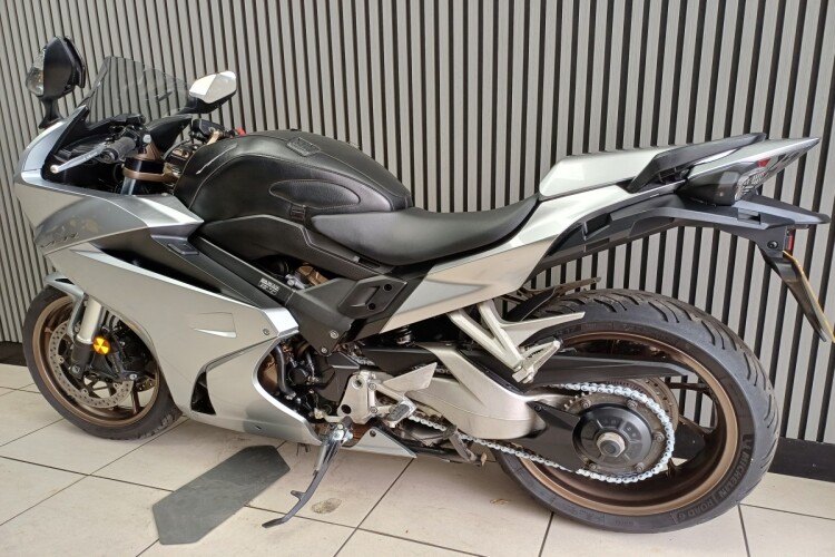 HONDA VFR800F