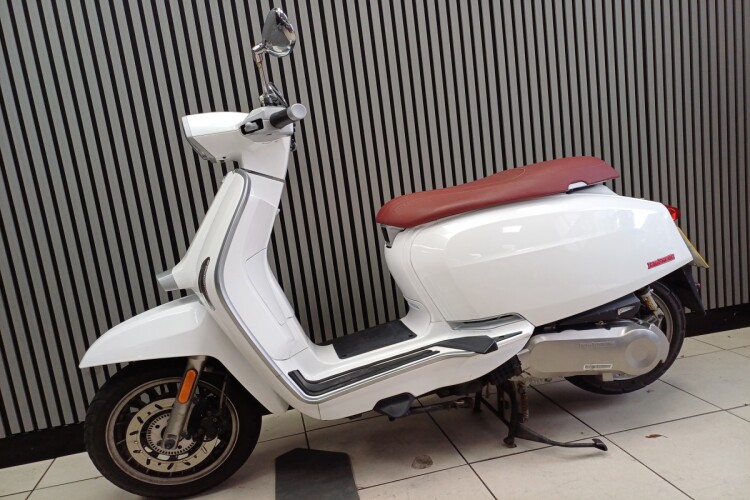 LAMBRETTA V125 SPECIAL