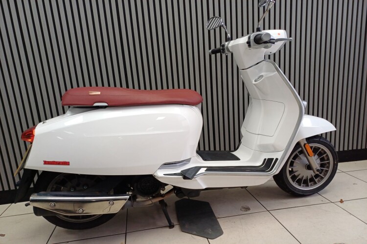 LAMBRETTA V125 SPECIAL
