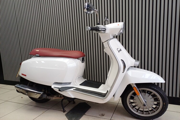 LAMBRETTA V125 SPECIAL