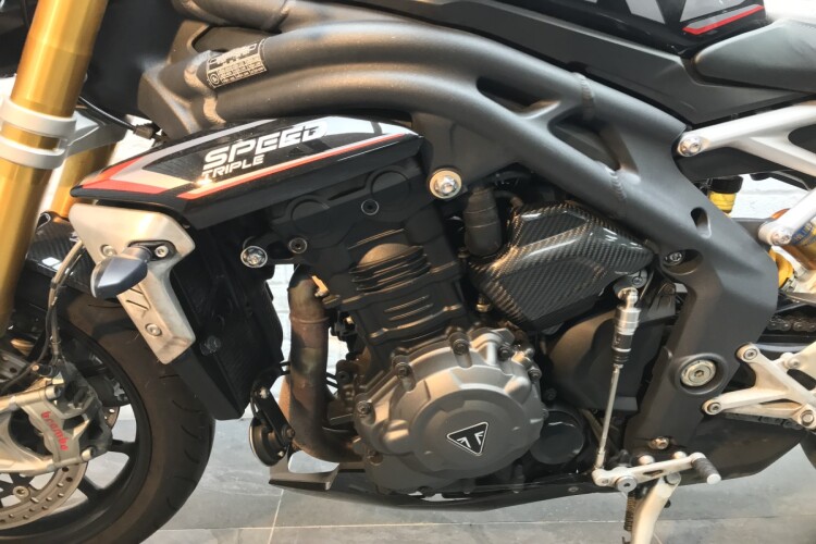 TRIUMPH SPEED TRIPLE 1200