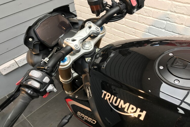 TRIUMPH SPEED TRIPLE 1200