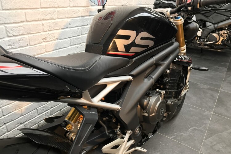 TRIUMPH SPEED TRIPLE 1200