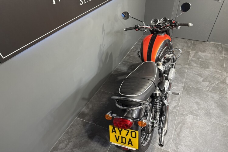 TRIUMPH BONNEVILLE T120