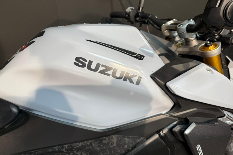 SUZUKI GSX-S1000