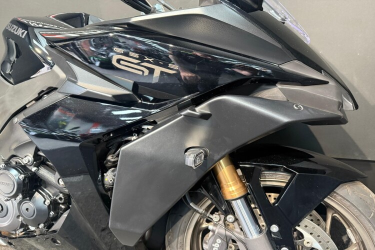 SUZUKI GSX-S1000GT