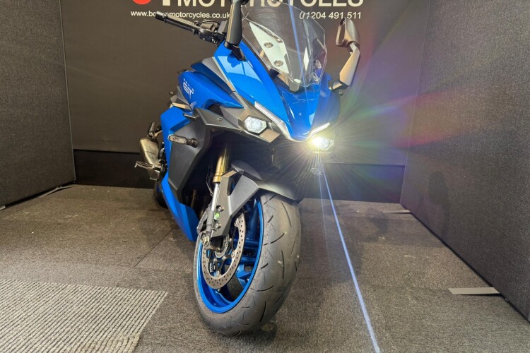 SUZUKI GSX-S1000GT