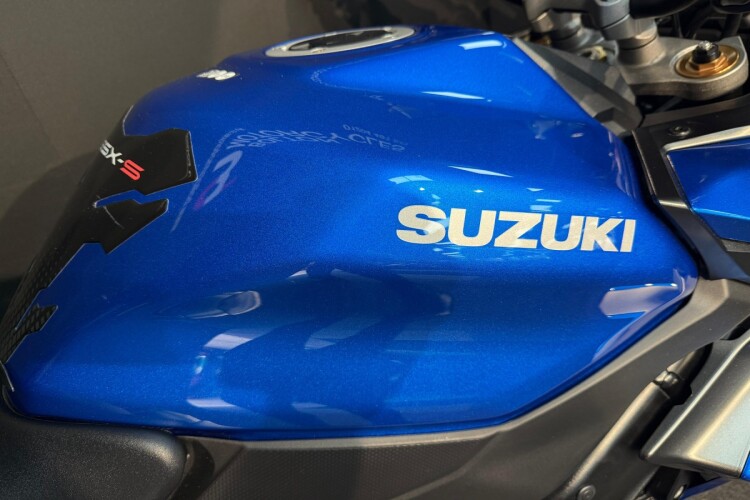 SUZUKI GSX-S1000GT