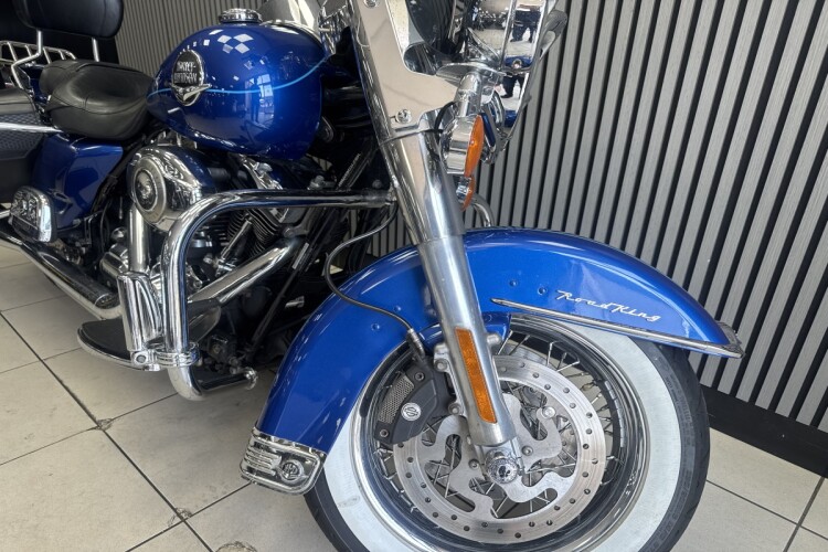 HARLEY-DAVIDSON TOURING