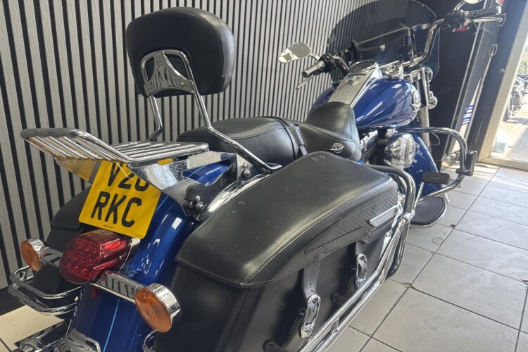 HARLEY-DAVIDSON TOURING