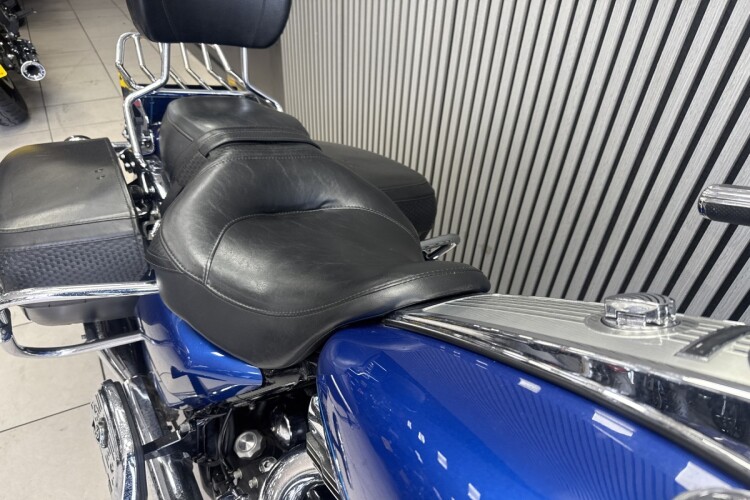 HARLEY-DAVIDSON TOURING