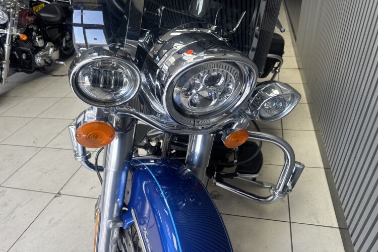 HARLEY-DAVIDSON TOURING