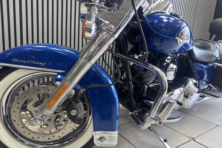 HARLEY-DAVIDSON TOURING