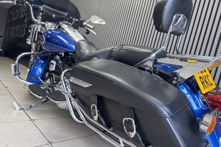 HARLEY-DAVIDSON TOURING