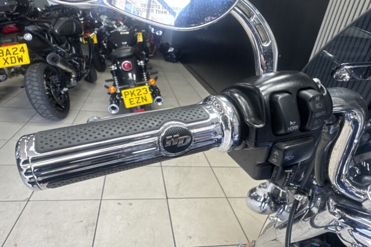 HARLEY-DAVIDSON TOURING