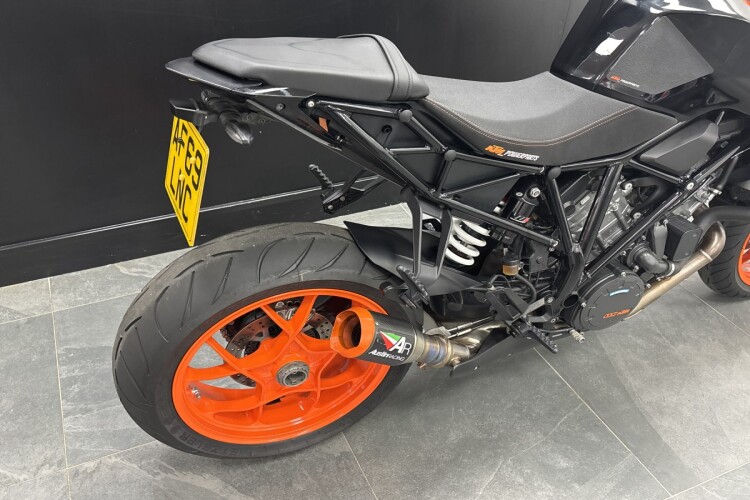 KTM 1290 SUPER DUKE R