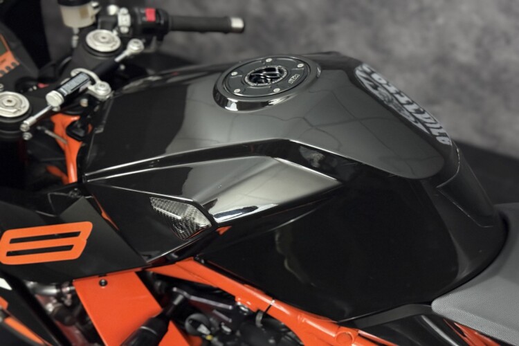 KTM RC8