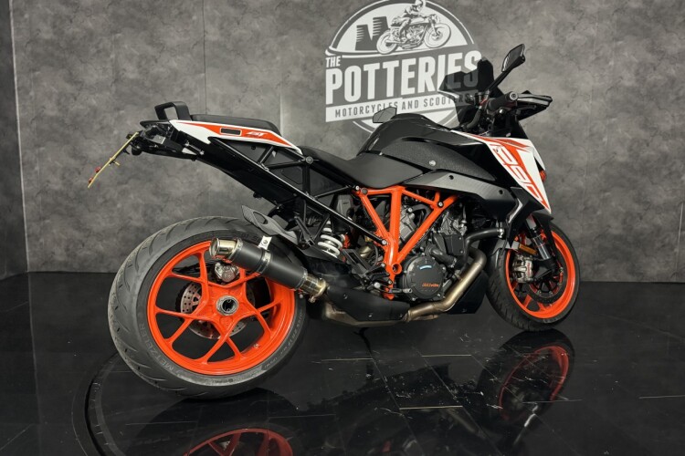 KTM 1290 SUPER DUKE GT