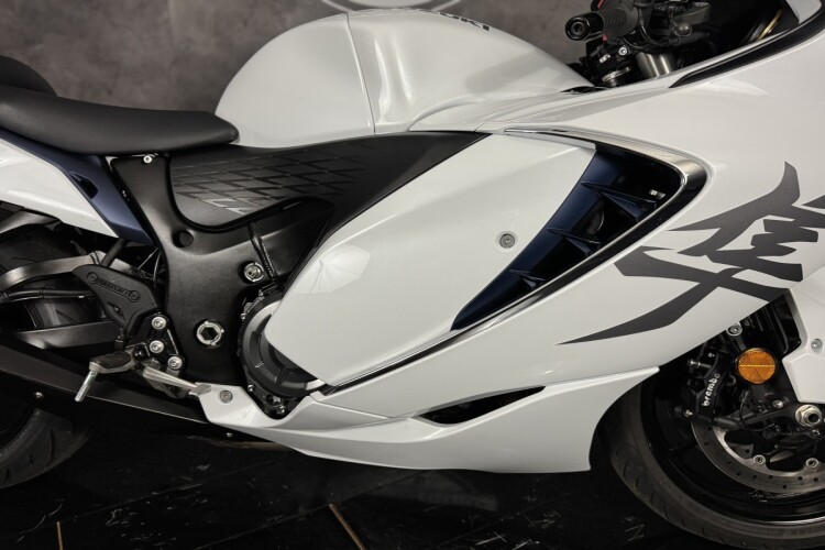 SUZUKI GSX1300R HAYABUSA