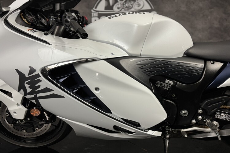 SUZUKI GSX1300R HAYABUSA