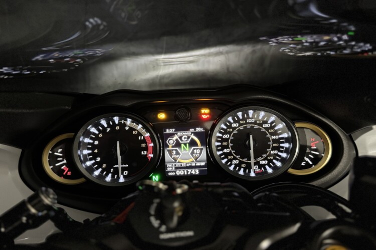 SUZUKI GSX1300R HAYABUSA