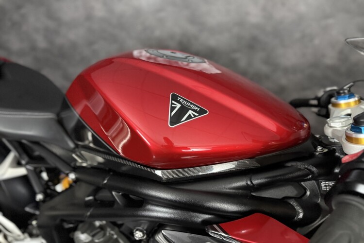 TRIUMPH SPEED TRIPLE 1200