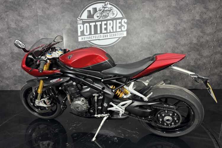 TRIUMPH SPEED TRIPLE 1200
