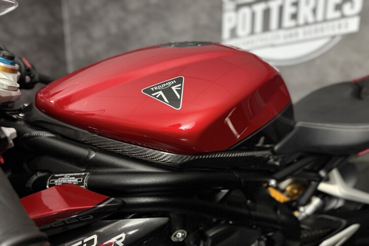 TRIUMPH SPEED TRIPLE 1200