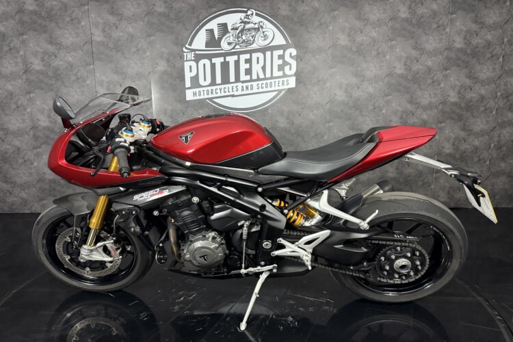 TRIUMPH SPEED TRIPLE 1200