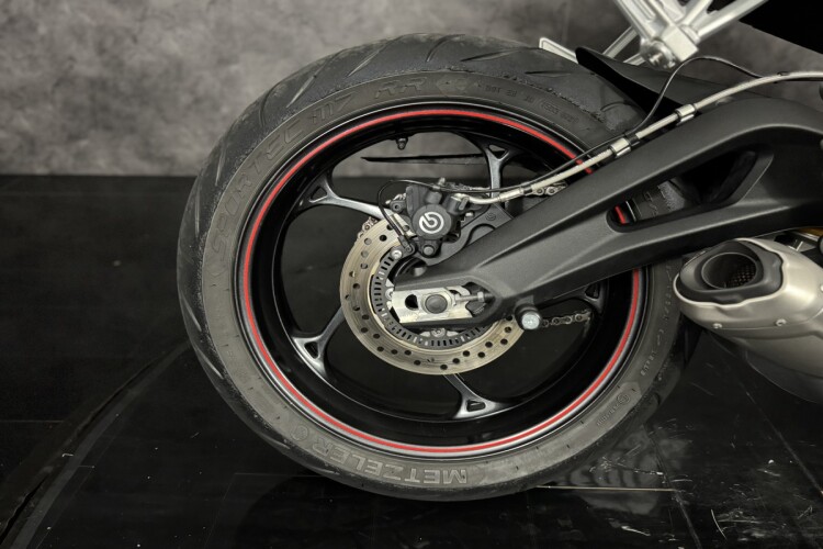 TRIUMPH STREET TRIPLE 765