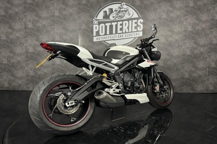 TRIUMPH STREET TRIPLE 765