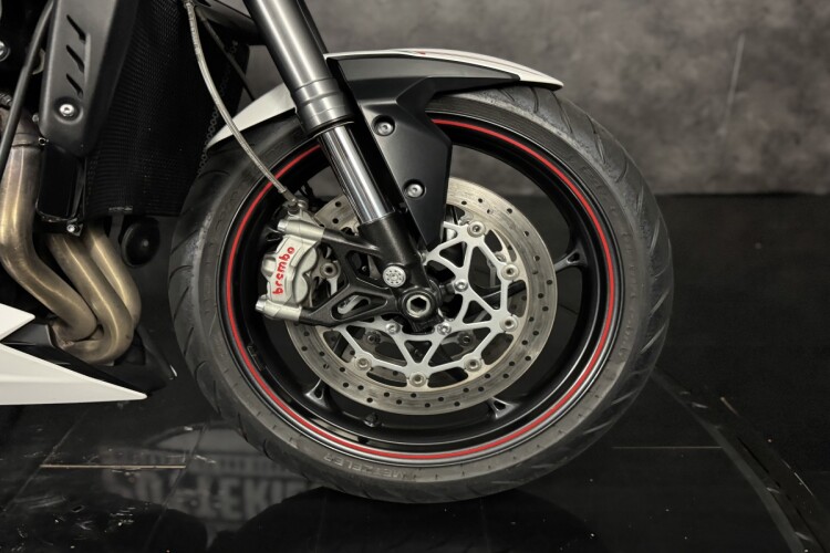 TRIUMPH STREET TRIPLE 765