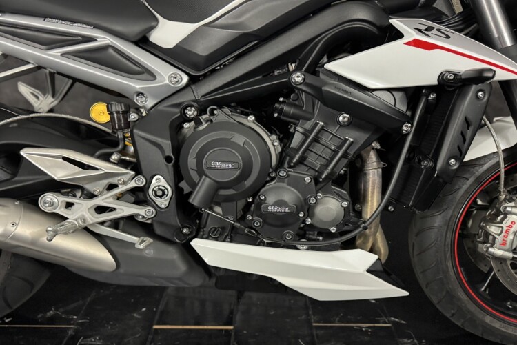 TRIUMPH STREET TRIPLE 765
