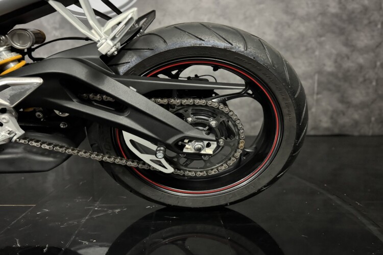 TRIUMPH STREET TRIPLE 765