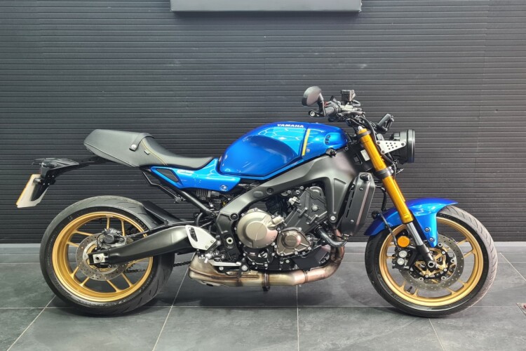 YAMAHA XSR900