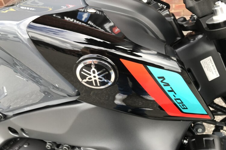 YAMAHA MT-09