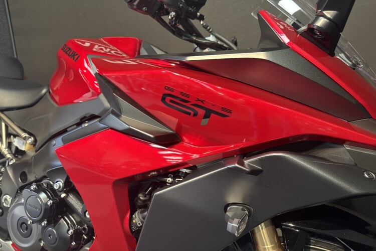 SUZUKI GSX-S1000GT
